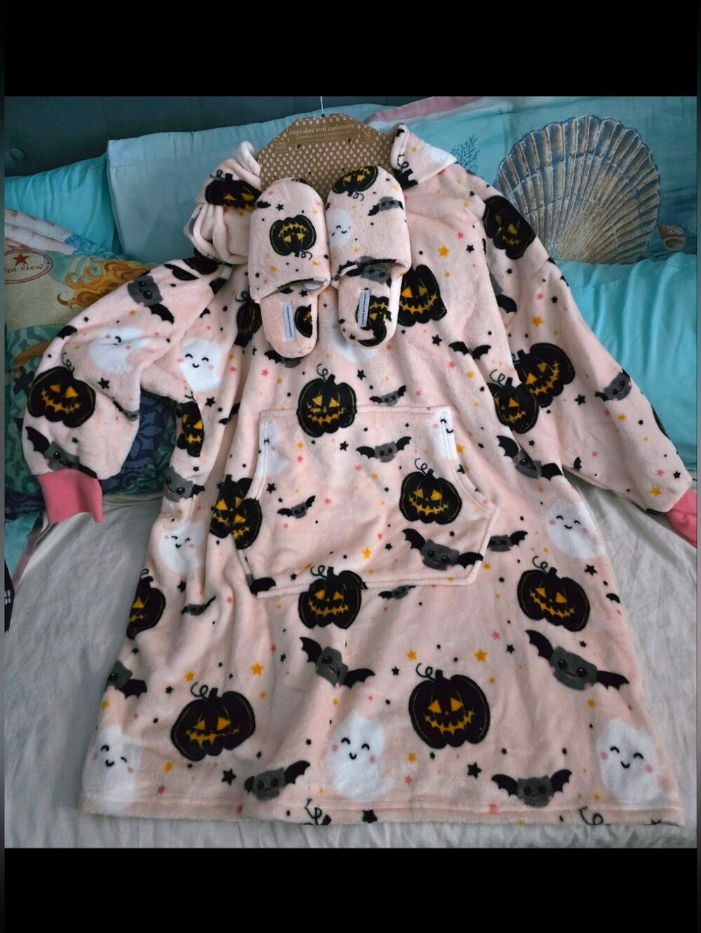 cupcakes and cashmere halloween hoodie and slippers Size M